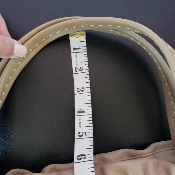 Ann taylor tan half moon leather bag..magnetic closure - Picture 6 of 15